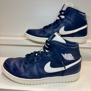 Air Jordan 1 Mid “Obsidian” Navy Blue Sz 10.5 – Clean simple styles for miles